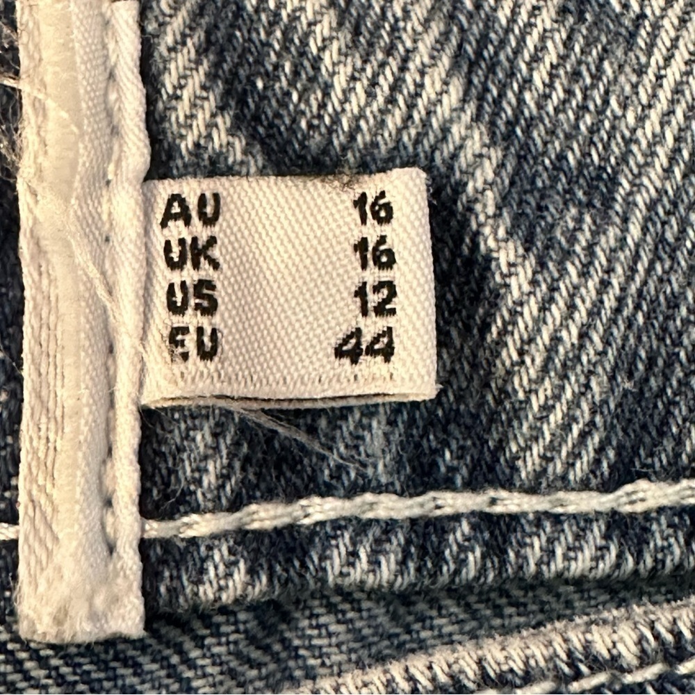 Princess Polly light wash jeans - Picture 12 of 16